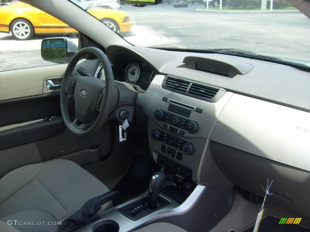 2009 Focus SES Coupe - Brilliant Silver Metallic / Medium Stone photo #20