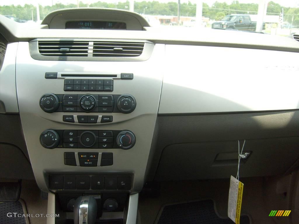 2009 Focus SES Coupe - Brilliant Silver Metallic / Medium Stone photo #26