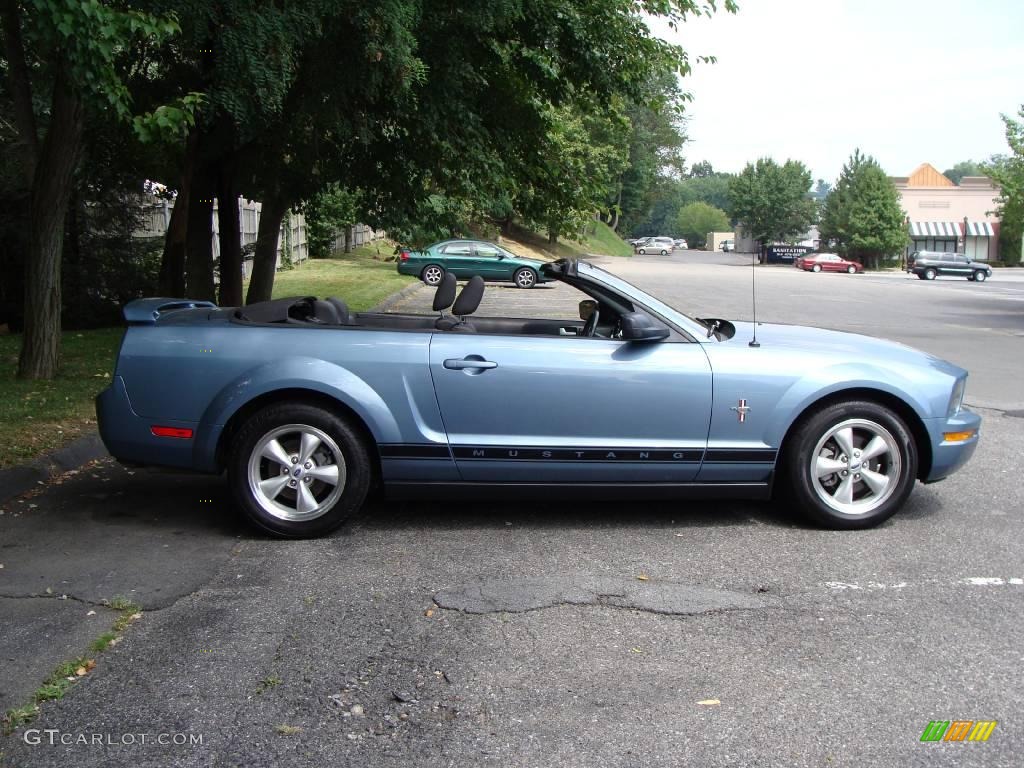 2006 Mustang V6 Premium Convertible - Windveil Blue Metallic / Dark Charcoal photo #3