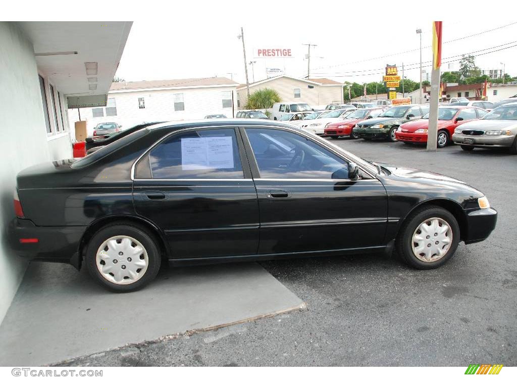 1996 Accord LX Sedan - Granada Black Pearl Metallic / Gray photo #6
