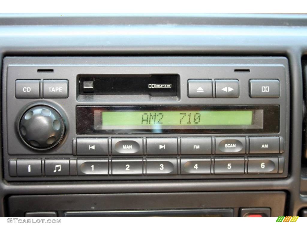 2001 Discovery II SE - Blenheim Silver Metallic / Bahama Beige photo #49