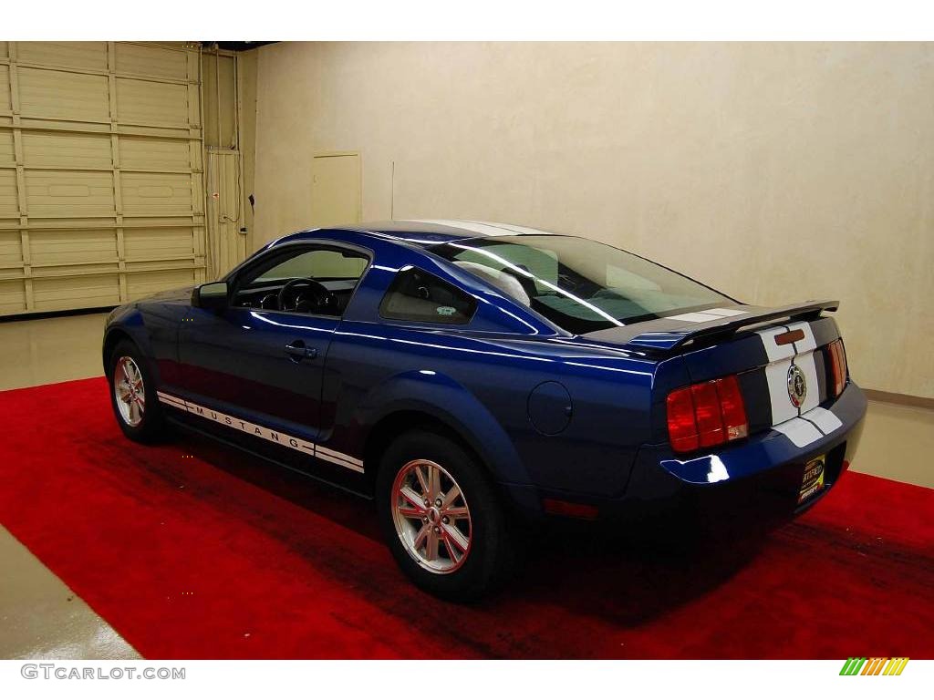2006 Mustang V6 Deluxe Coupe - Vista Blue Metallic / Light Graphite photo #4