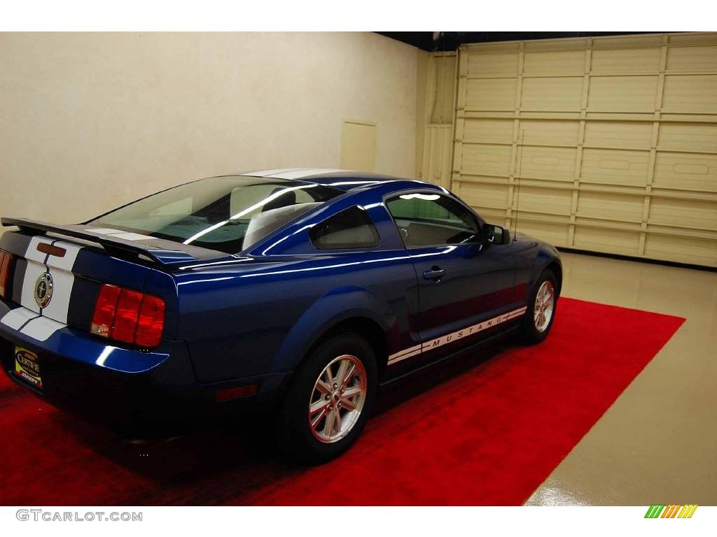 2006 Mustang V6 Deluxe Coupe - Vista Blue Metallic / Light Graphite photo #6