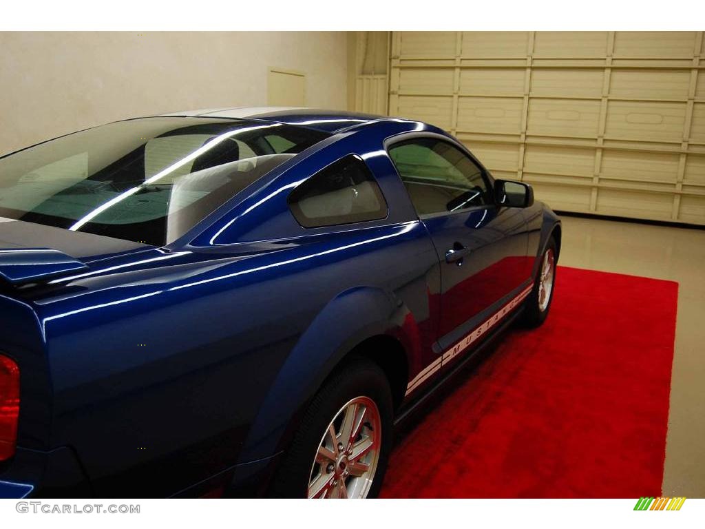 2006 Mustang V6 Deluxe Coupe - Vista Blue Metallic / Light Graphite photo #7