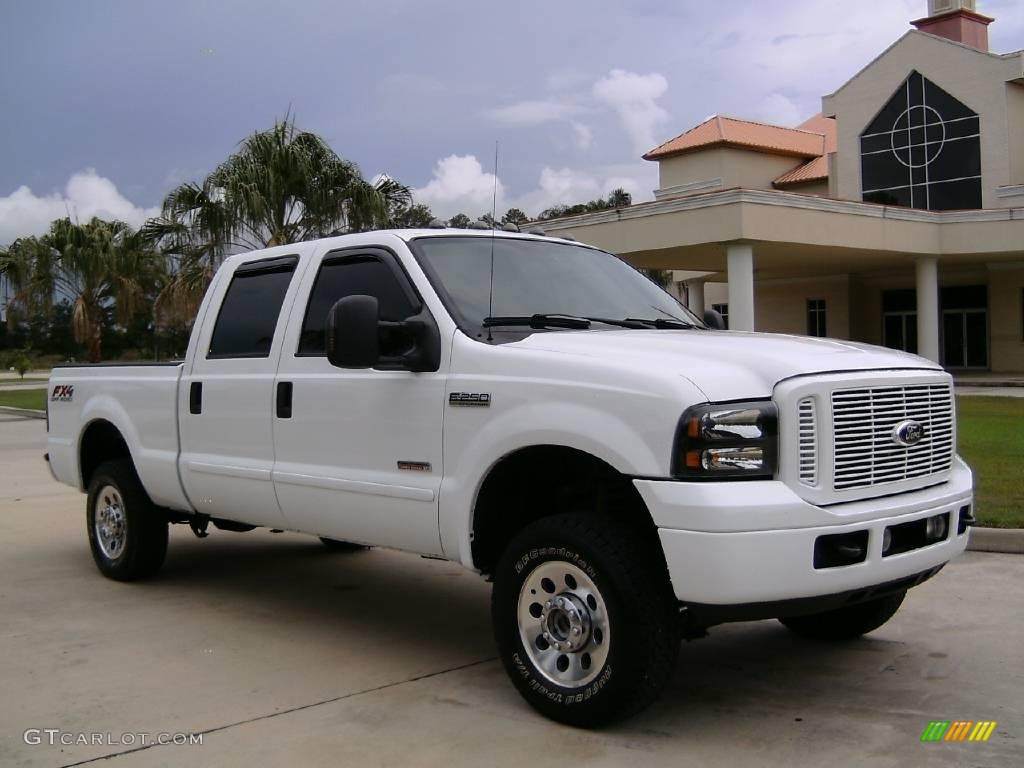 2006 F250 Super Duty XLT FX4 Crew Cab 4x4 - Oxford White / Medium Flint photo #1