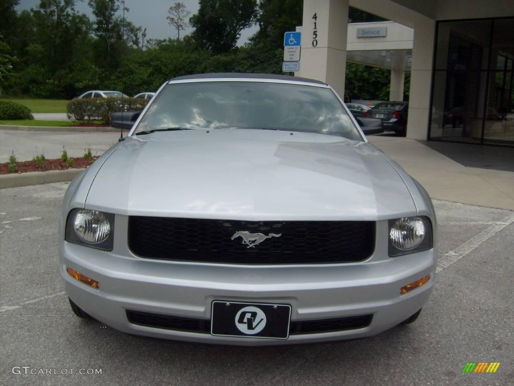 2007 Mustang V6 Deluxe Convertible - Satin Silver Metallic / Dark Charcoal photo #8