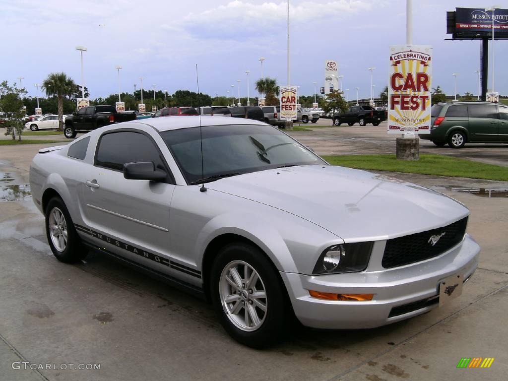 2007 Mustang V6 Premium Coupe - Satin Silver Metallic / Light Graphite photo #3
