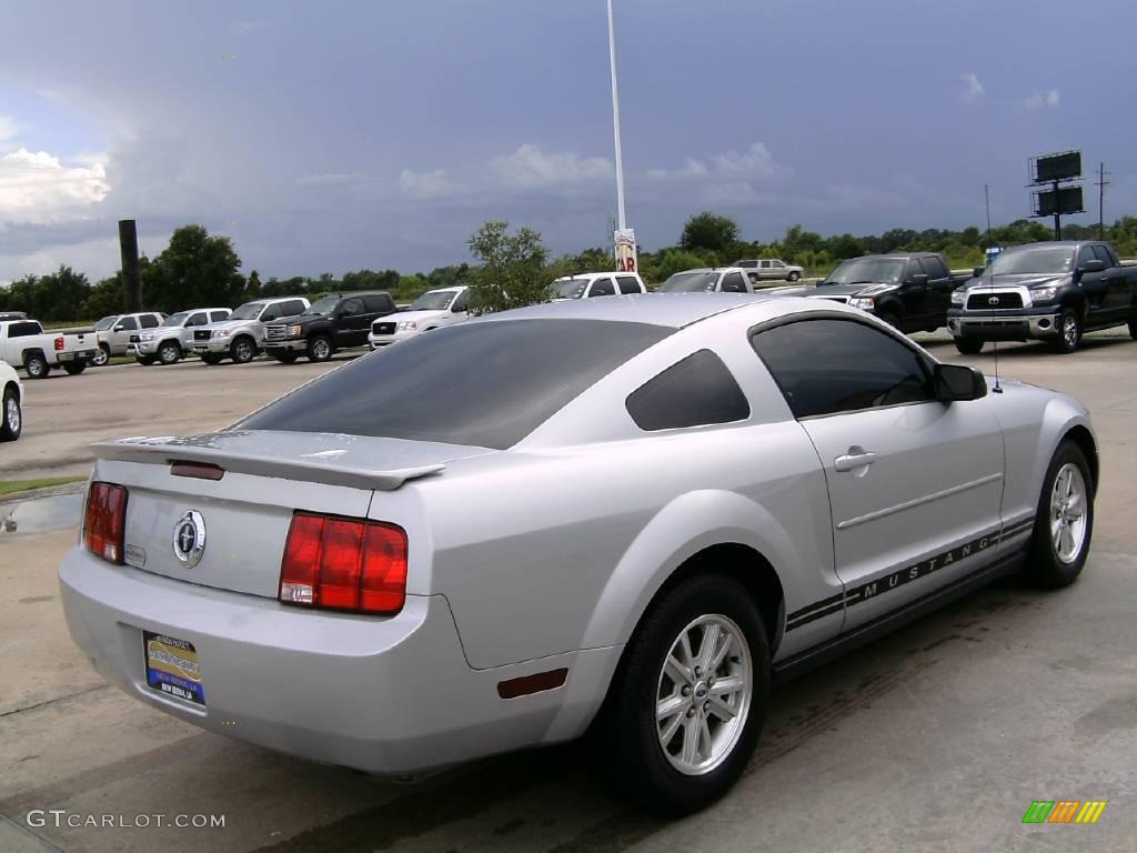 2007 Mustang V6 Premium Coupe - Satin Silver Metallic / Light Graphite photo #5