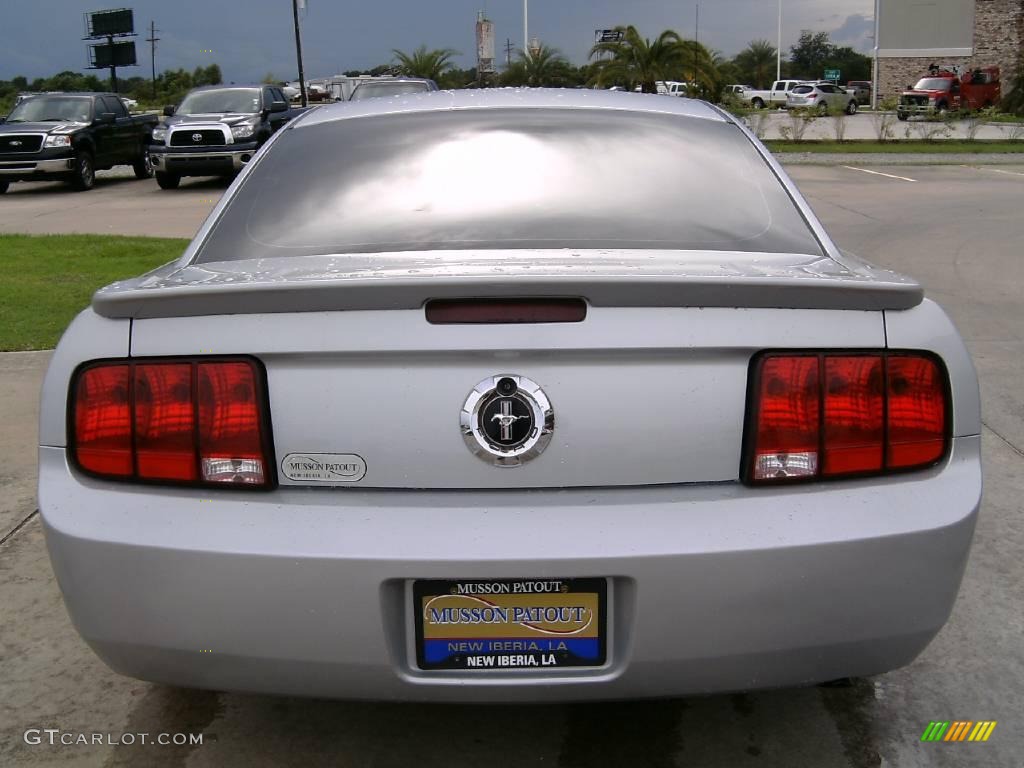 2007 Mustang V6 Premium Coupe - Satin Silver Metallic / Light Graphite photo #6