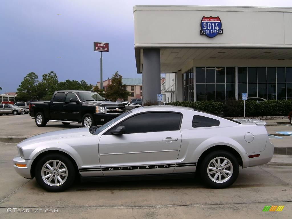 2007 Mustang V6 Premium Coupe - Satin Silver Metallic / Light Graphite photo #8
