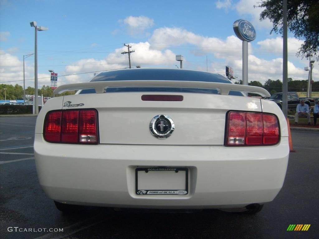 2006 Mustang V6 Premium Coupe - Performance White / Light Graphite photo #4
