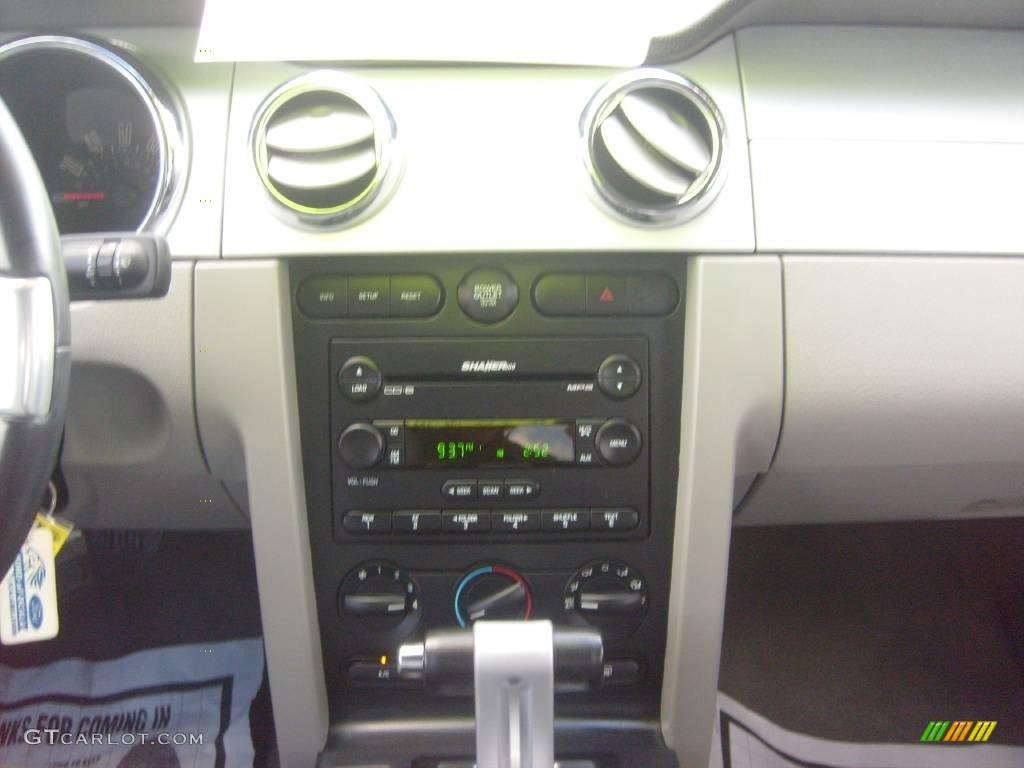 2006 Mustang V6 Premium Coupe - Performance White / Light Graphite photo #21