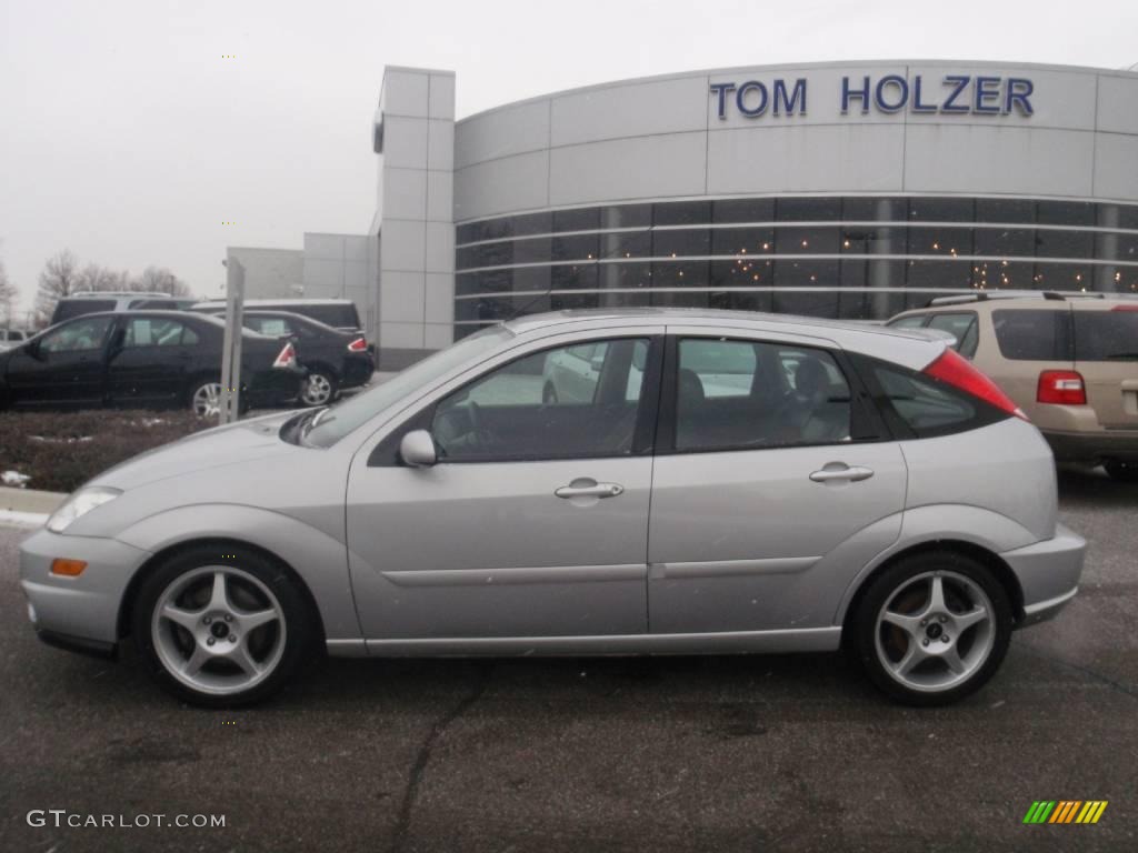 2003 Focus SVT Hatchback - CD Silver Metallic / Black/Red photo #2