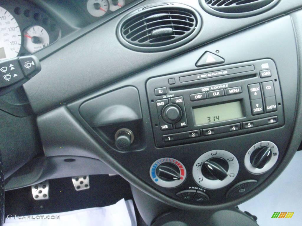 2003 Focus SVT Hatchback - CD Silver Metallic / Black/Red photo #14