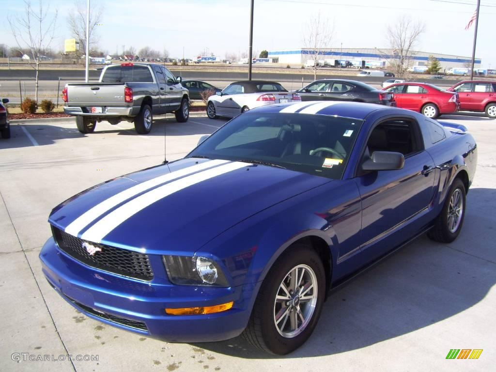 2005 Mustang V6 Deluxe Coupe - Sonic Blue Metallic / Dark Charcoal photo #7