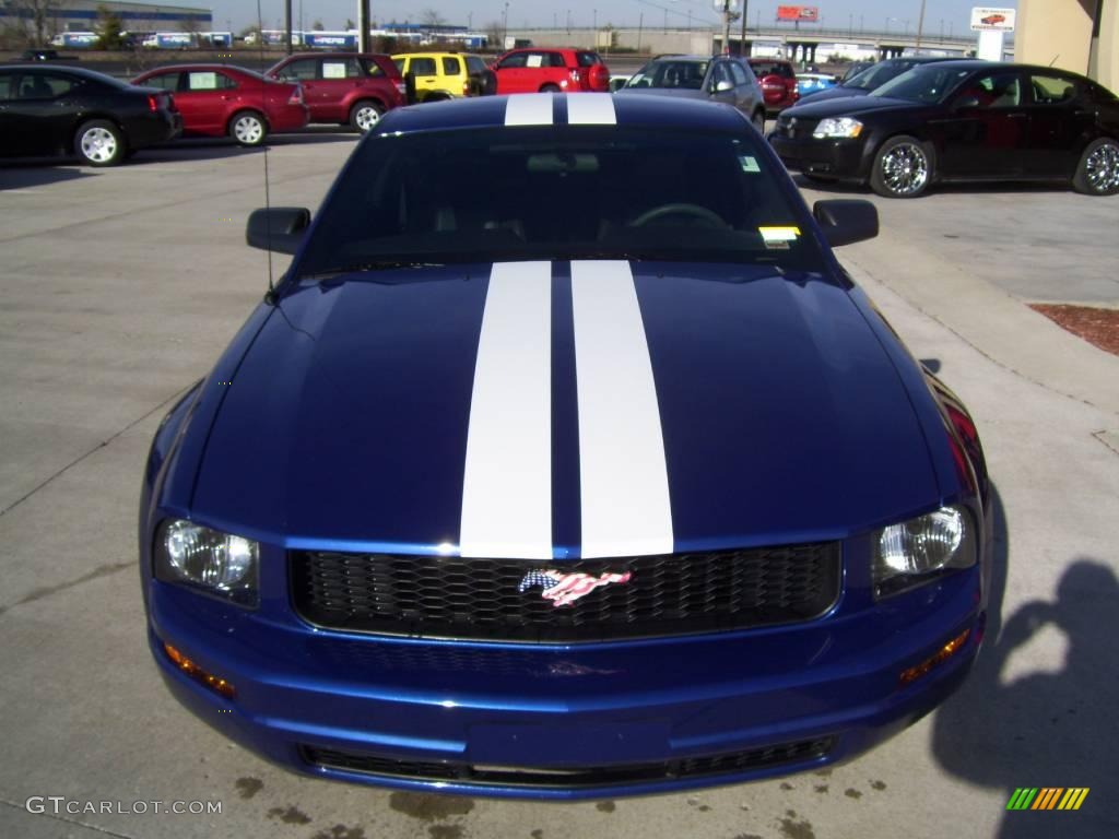 2005 Mustang V6 Deluxe Coupe - Sonic Blue Metallic / Dark Charcoal photo #8
