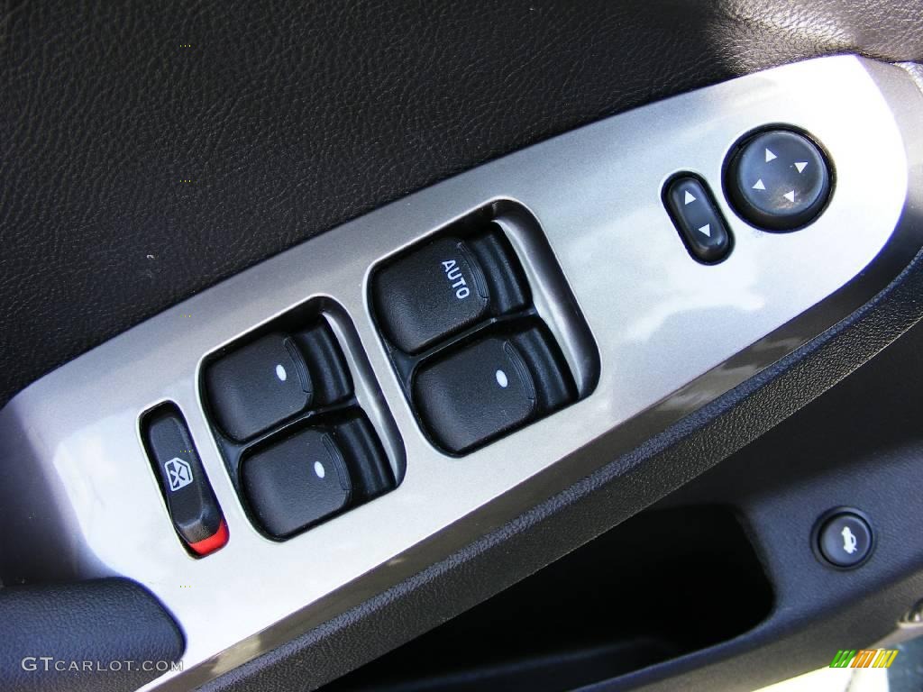 2005 G6 Sedan - Ivory White / Ebony photo #12