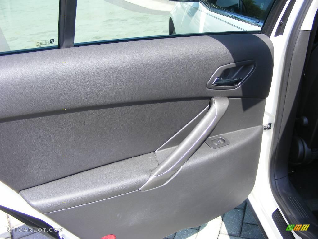 2005 G6 Sedan - Ivory White / Ebony photo #14