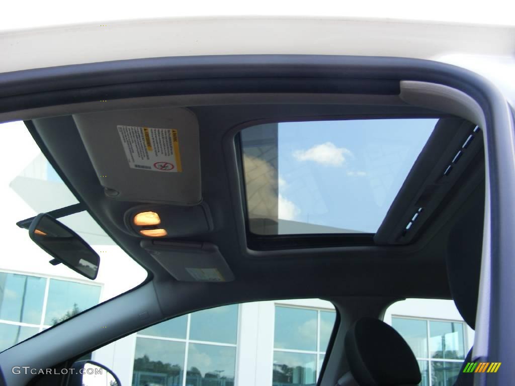 2005 G6 Sedan - Ivory White / Ebony photo #23