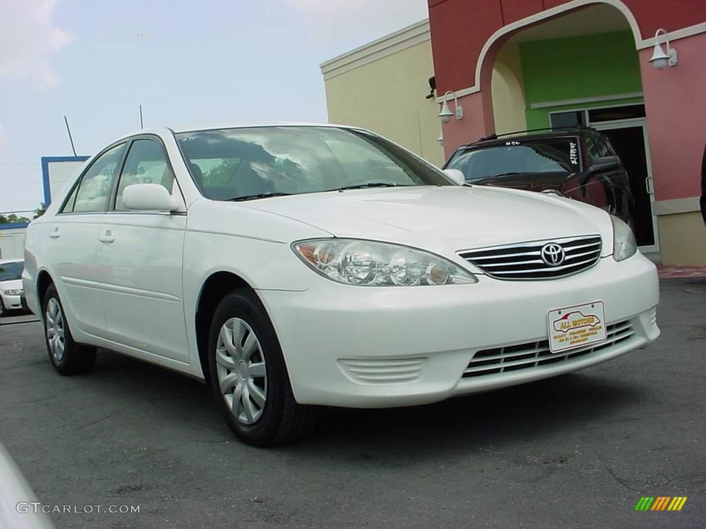 2006 Camry LE - Super White / Stone Gray photo #1