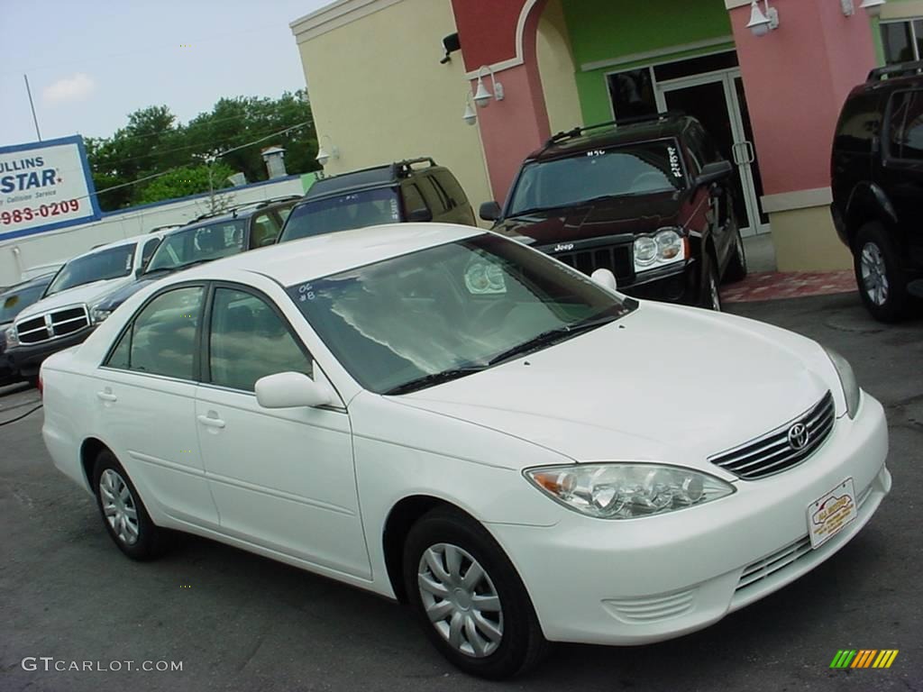 2006 Camry LE - Super White / Stone Gray photo #2