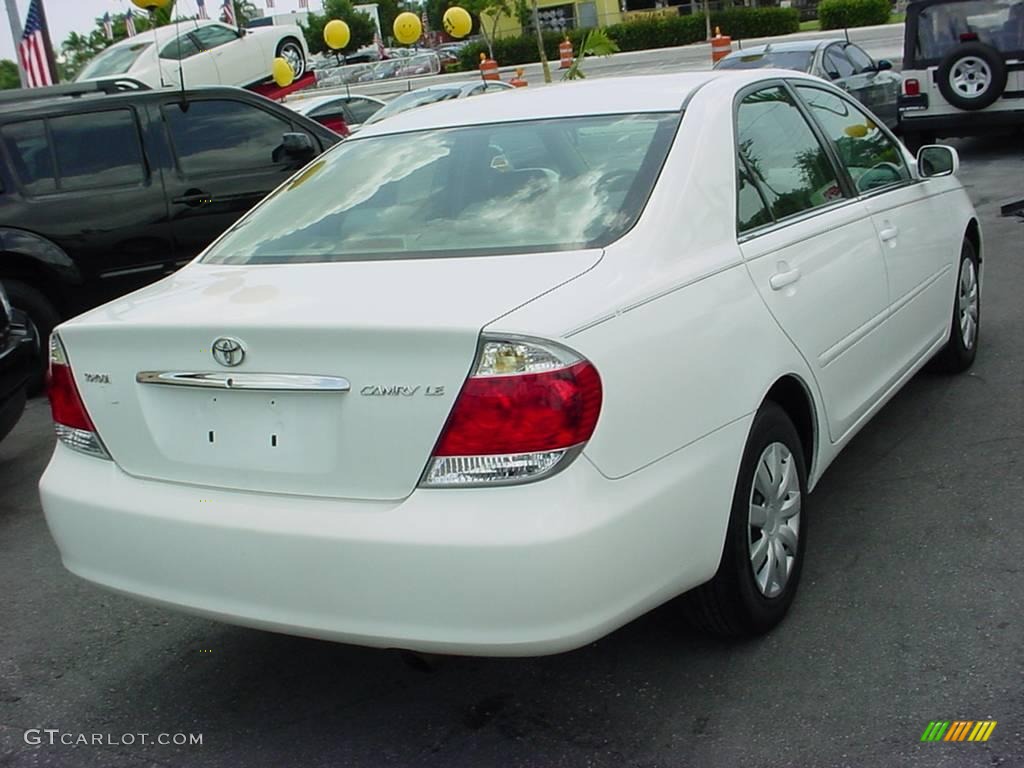2006 Camry LE - Super White / Stone Gray photo #3