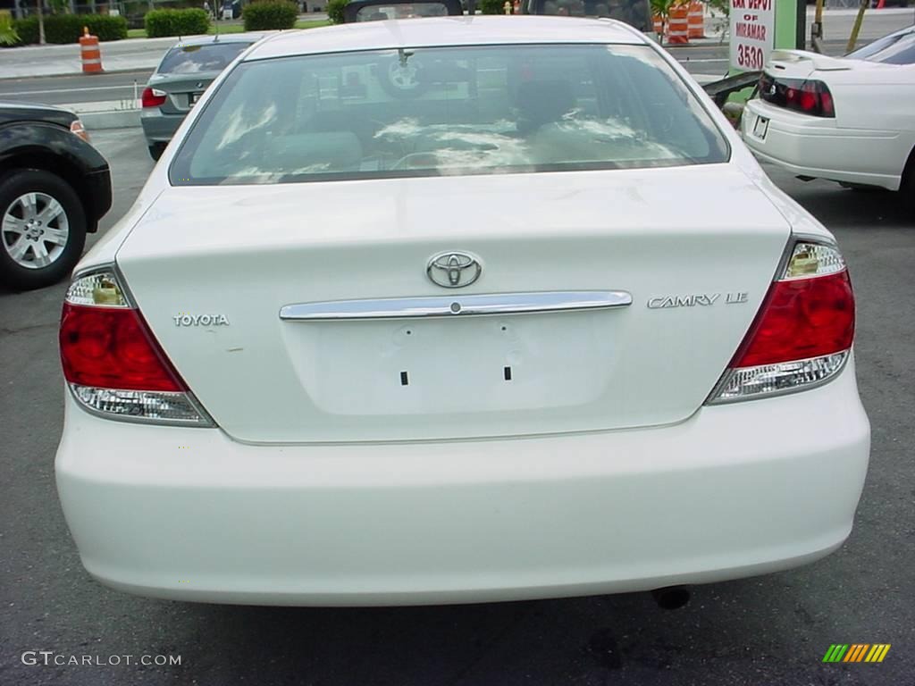2006 Camry LE - Super White / Stone Gray photo #4