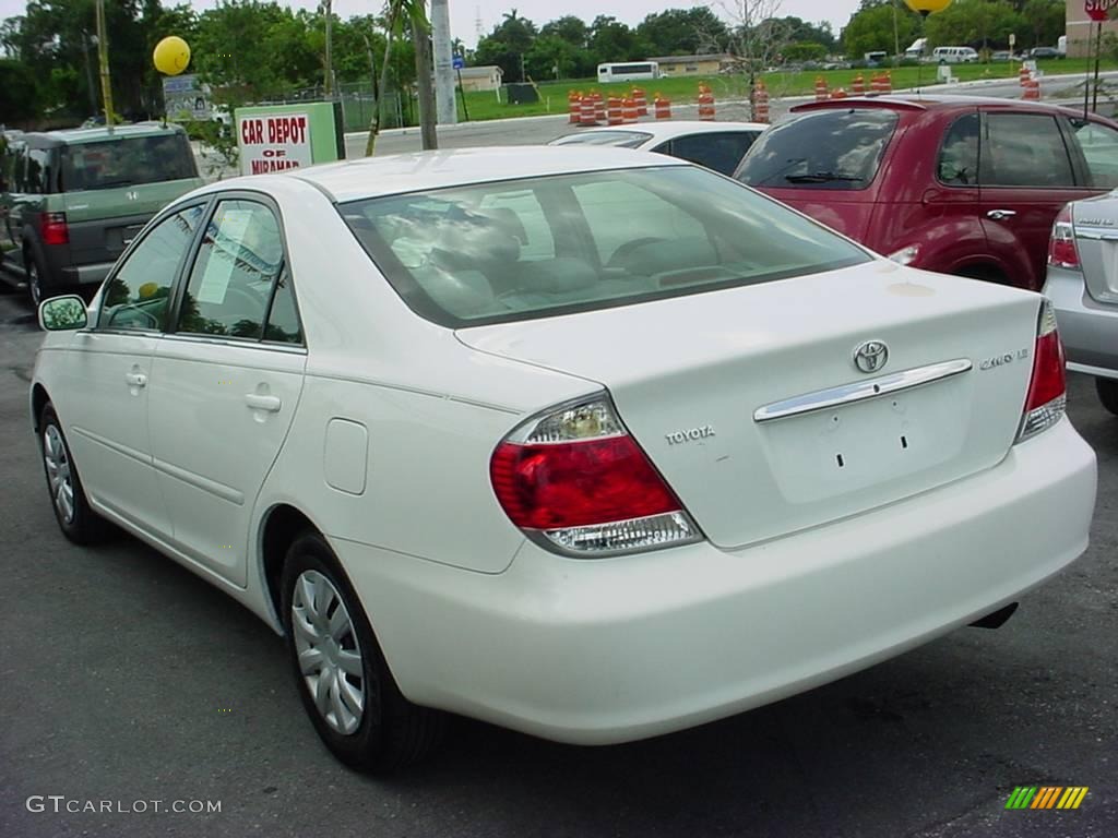 2006 Camry LE - Super White / Stone Gray photo #5