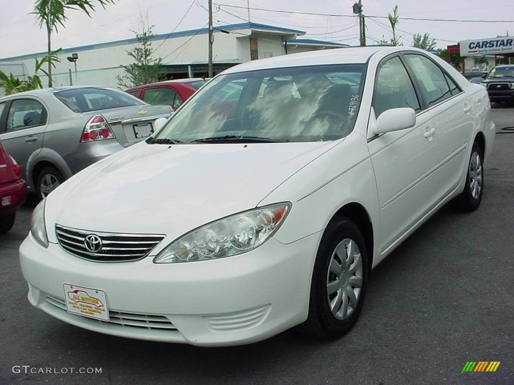 2006 Camry LE - Super White / Stone Gray photo #7