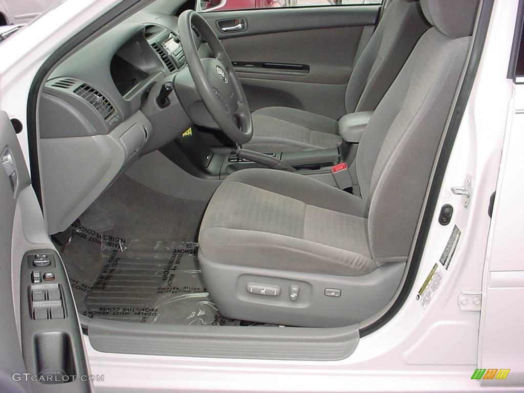 2006 Camry LE - Super White / Stone Gray photo #10