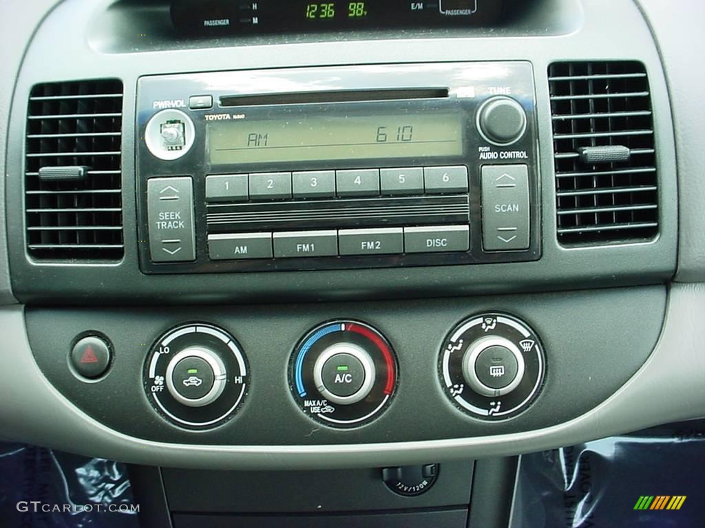 2006 Camry LE - Super White / Stone Gray photo #13