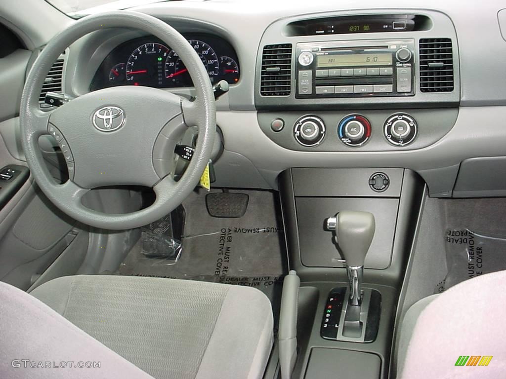 2006 Camry LE - Super White / Stone Gray photo #14