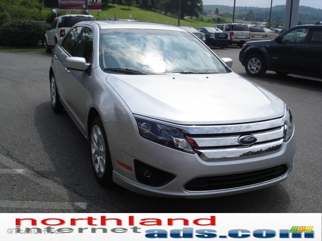 2010 Fusion SE - Brilliant Silver Metallic / Charcoal Black photo #4