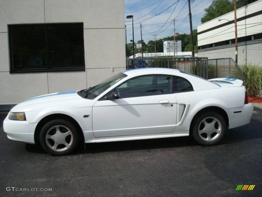 2000 Mustang GT Coupe - Crystal White / Dark Charcoal photo #1
