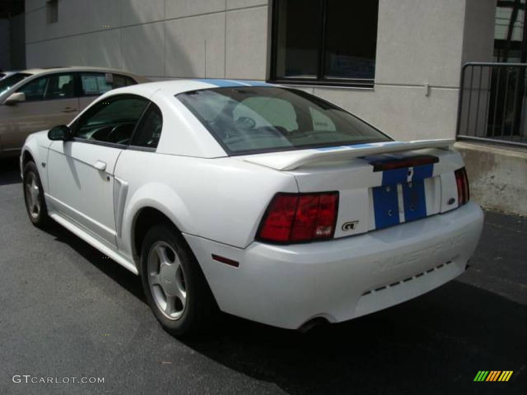 2000 Mustang GT Coupe - Crystal White / Dark Charcoal photo #2