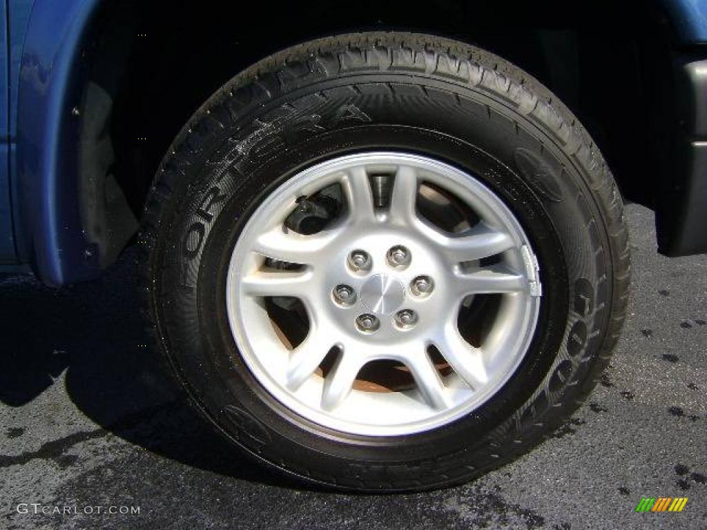 2003 Dakota SXT Quad Cab - Atlantic Blue Pearlcoat / Taupe photo #10