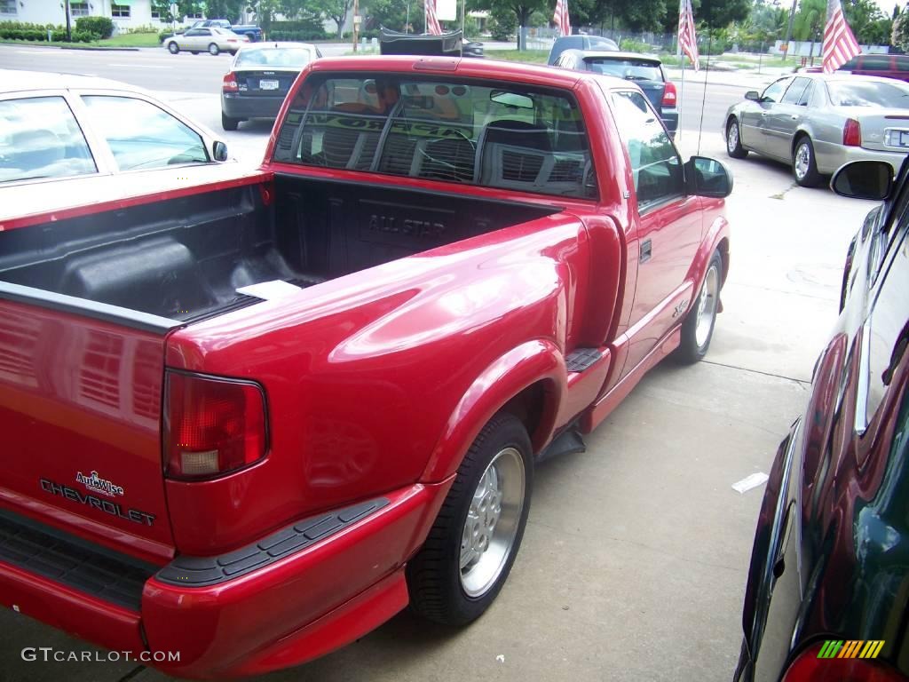 2000 S10 Xtreme Regular Cab - Victory Red / Graphite photo #4