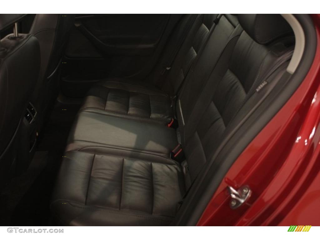 2006 Jetta 2.5 Sedan - Spice Red Metallic / Anthracite Black photo #18