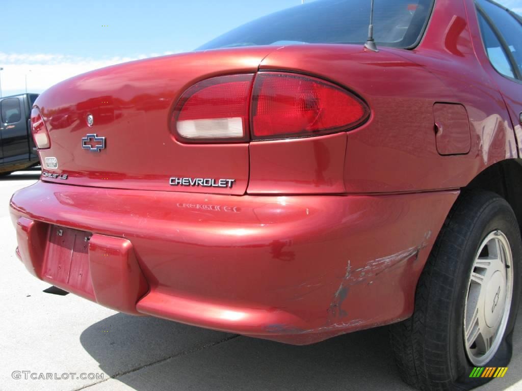 1997 Cavalier LS Sedan - Cayenne Red Metallic / Graphite photo #19