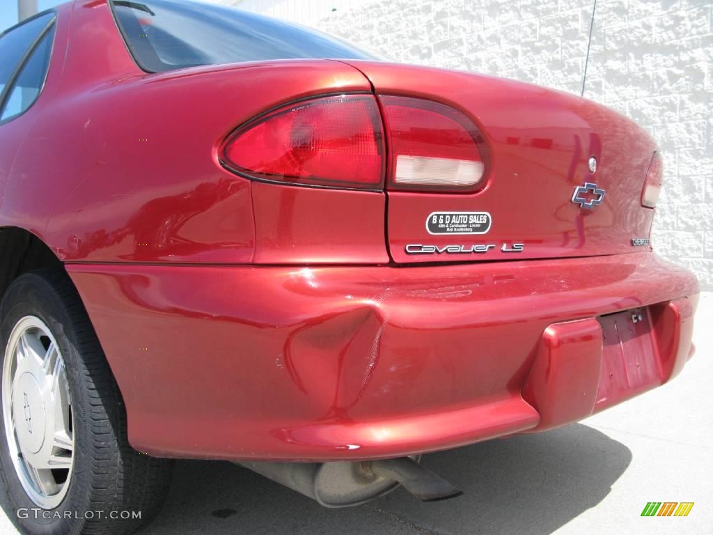 1997 Cavalier LS Sedan - Cayenne Red Metallic / Graphite photo #20