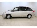 2009 Silver Shadow Pearl Toyota Sienna LE  photo #4