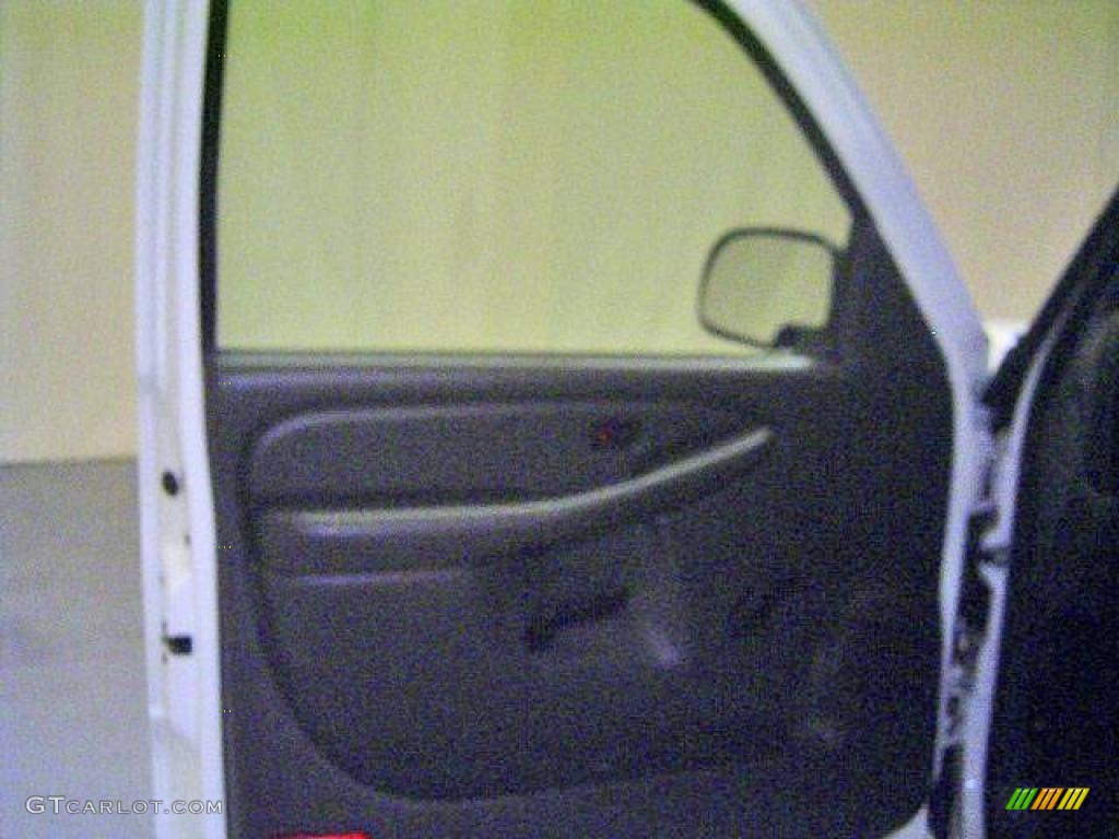 2003 Silverado 1500 Regular Cab - Summit White / Medium Gray photo #20
