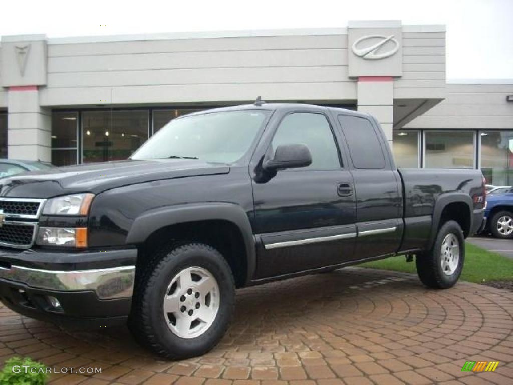 2007 Silverado 1500 Classic Z71 Extended Cab 4x4 - Black / Dark Charcoal photo #2