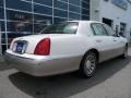 2000 White Pearlescent Tri-Coat Lincoln Town Car Signature  photo #3