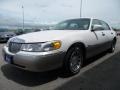 2000 White Pearlescent Tri-Coat Lincoln Town Car Signature  photo #7