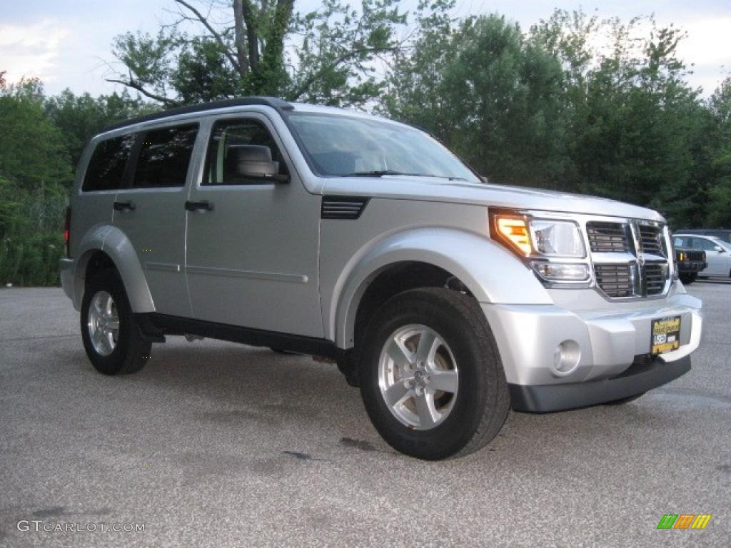 2007 Nitro SXT 4x4 - Bright Silver Metallic / Dark Slate Gray photo #3