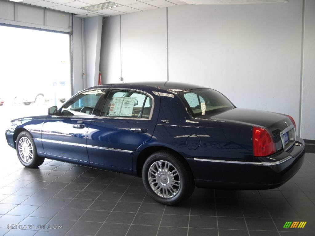 2008 Town Car Signature Limited - Dark Blue Metallic / Medium Light Stone photo #22