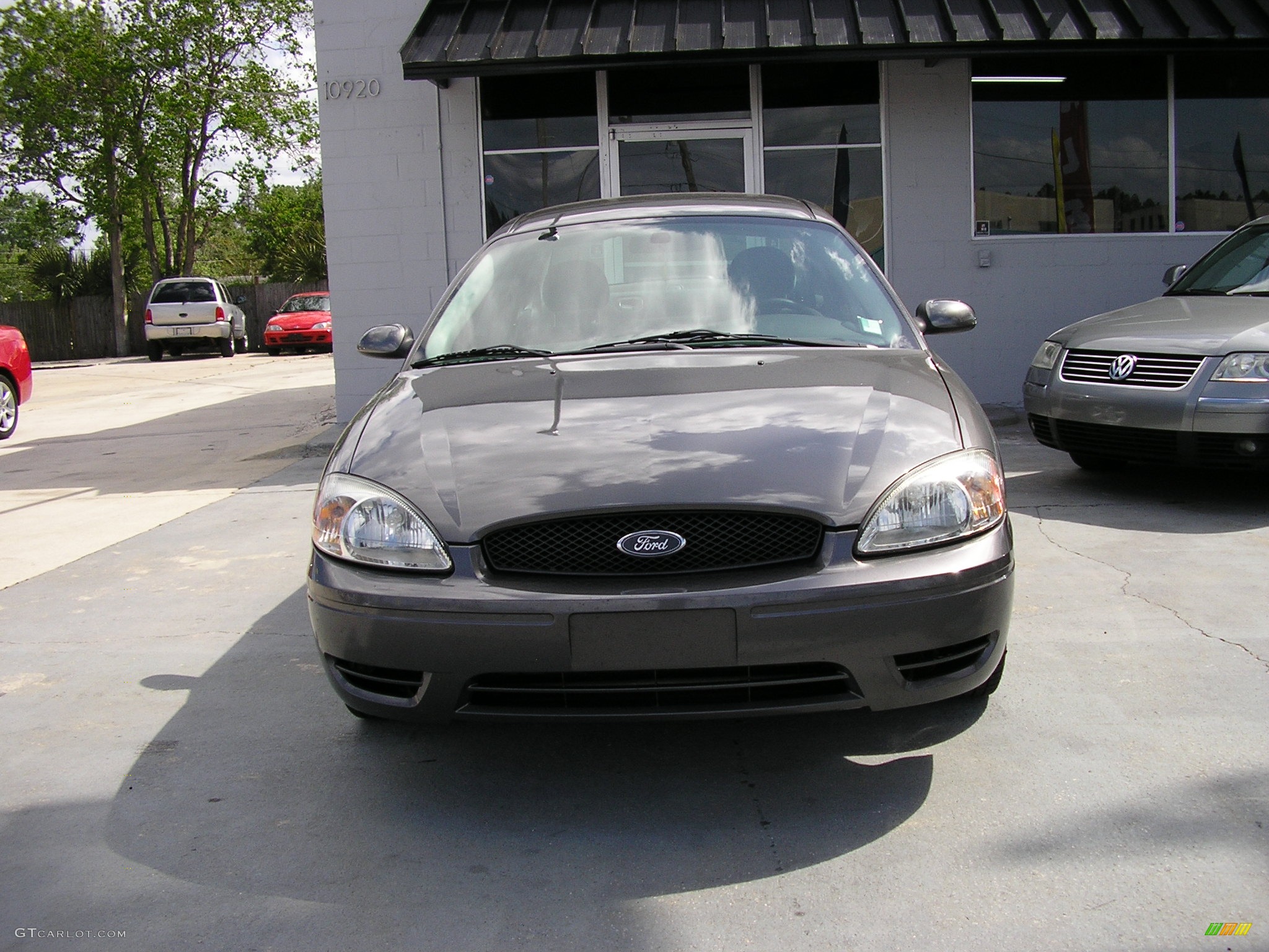 2004 Taurus SES Sedan - Dark Shadow Grey Metallic / Medium Graphite photo #2