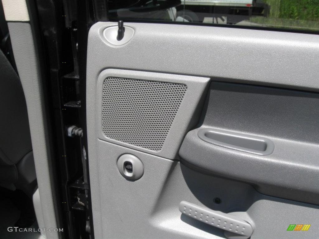 2006 Ram 1500 SLT Quad Cab 4x4 - Brilliant Black Crystal Pearl / Medium Slate Gray photo #18