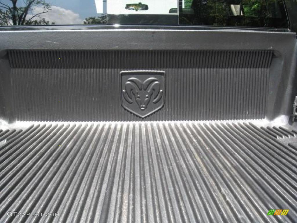 2006 Ram 1500 SLT Quad Cab 4x4 - Brilliant Black Crystal Pearl / Medium Slate Gray photo #40